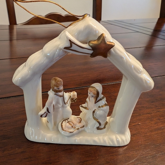 Vintage International Bazaar Ivory & Gold Nativity Ornament - Picture 5 of 6